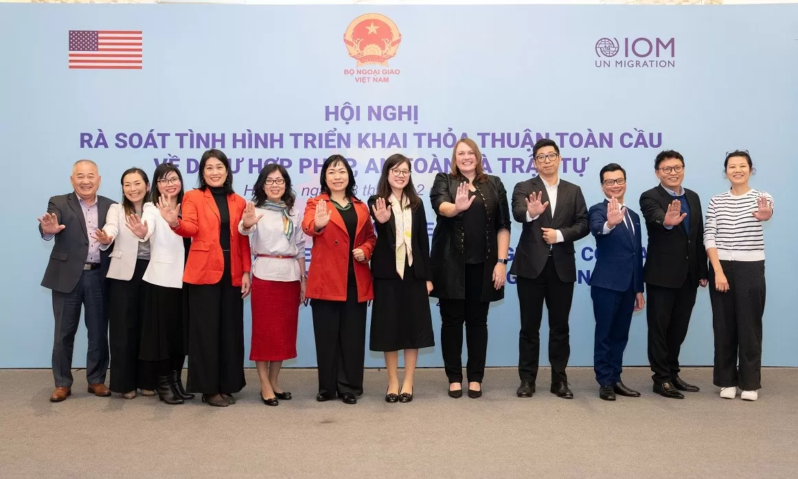 Trưởng Phái đoàn IOM ấn tượng trước nỗ lực triển khai Thỏa thuận toàn cầu về di cư hợp pháp, an toàn và trật tự của Việt Nam Trưởng Phái đoàn IOM ấn tượng trước nỗ lực triển khai Thỏa thuận toàn cầu về di cư hợp pháp, an toàn và trật tự của Việt Nam