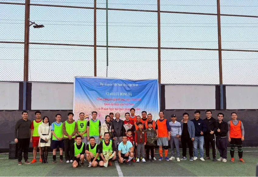 Giao lưu bóng đá kết nối người Việt ở Saudi Arabia Giao lưu bóng đá kết nối người Việt ở Saudi Arabia