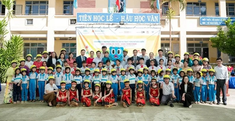 Prudential cùng hành trình 5 năm nâng cao ý thức an toàn giao thông tại Việt Nam Prudential cùng hành trình 5 năm nâng cao ý thức an toàn giao thông tại Việt Nam