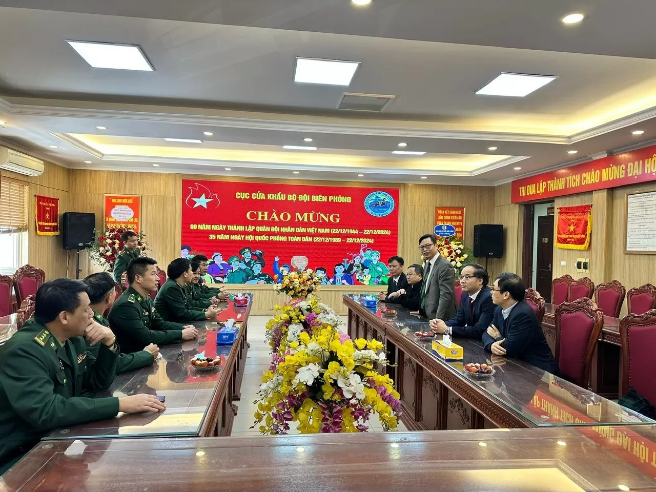 Lãnh đạo Ủy ban Biên giới quốc gia-Bộ Ngoại giao thăm, chúc mừng các đơn vị Bộ Quốc phòng nhân dịp kỷ niệm 80 năm ngày thành lập Quân đội nhân dân Việt Nam Lãnh đạo Ủy ban Biên giới quốc gia thăm và chúc mừng các đơn vị Bộ Quốc phòng