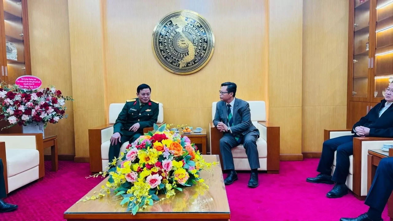 Lãnh đạo Ủy ban Biên giới quốc gia-Bộ Ngoại giao thăm, chúc mừng các đơn vị Bộ Quốc phòng nhân dịp kỷ niệm 80 năm ngày thành lập Quân đội nhân dân Việt Nam Lãnh đạo Ủy ban Biên giới quốc gia thăm và chúc mừng các đơn vị Bộ Quốc phòng