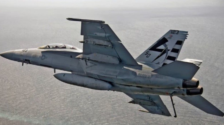 Máy bay Hải quân Mỹ bị 'bắn nhầm', 2 phi công thoát nạn trong gang tấc