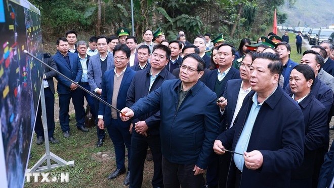 Thủ tướng Phạm Minh Chính khảo sát tuyến đường sắt Lào Cai-Hà Nội-Hải Phòng