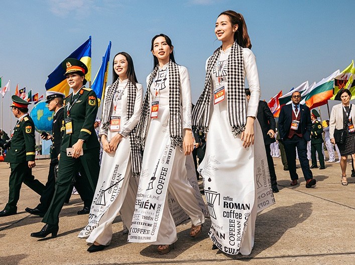 Ấn tượng Trung Nguyên E-Coffee tại Triển lãm Quốc phòng quốc tế Việt Nam 2024
