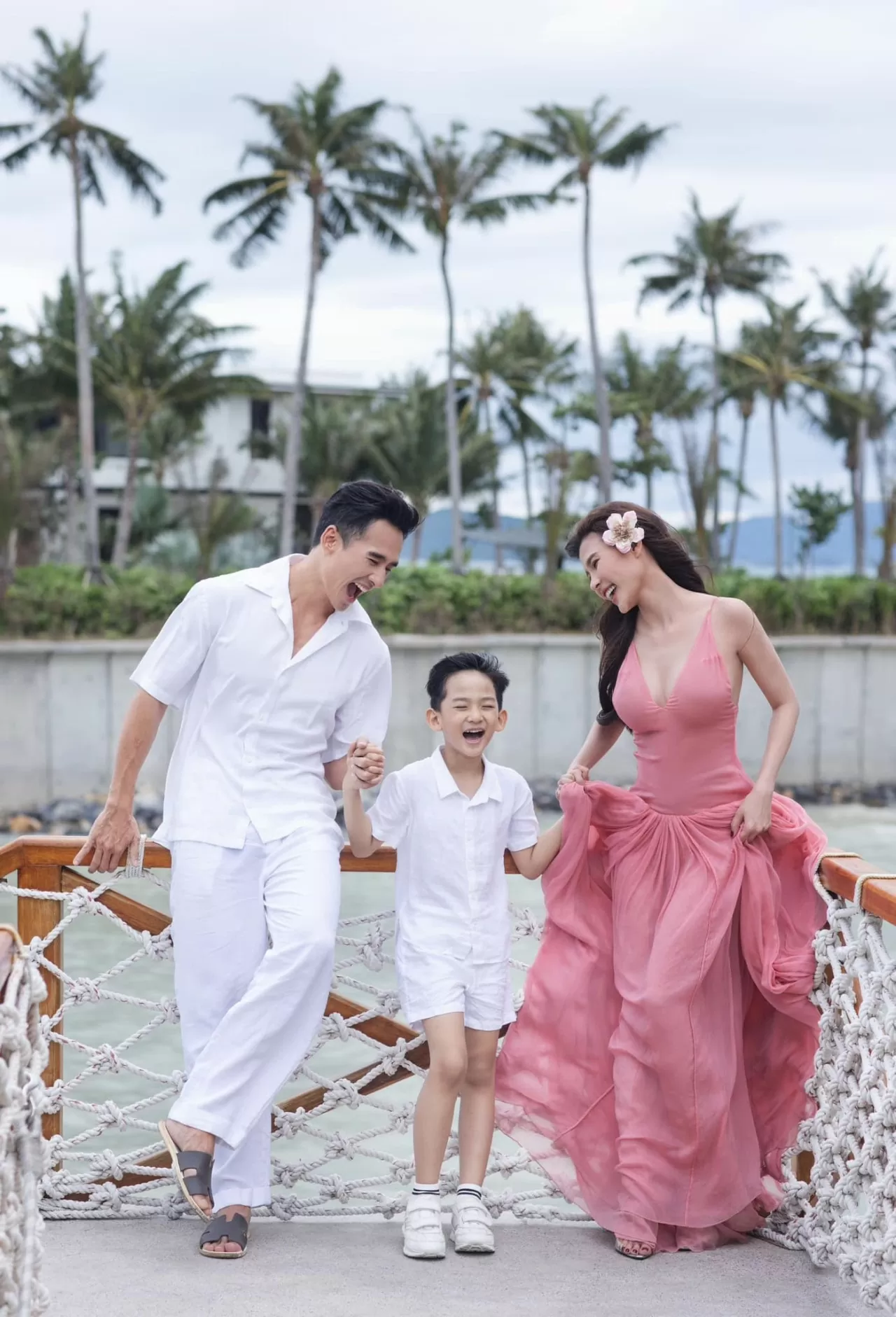 Không khí Noel ngập tràn trong mái ấm nhỏ của diễn viên Thúy Diễm Không khí Noel ngập tràn trong mái ấm nhỏ của diễn viên Thúy Diễm