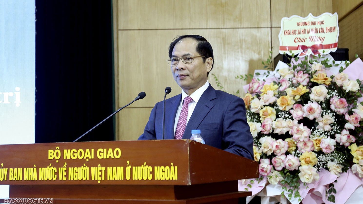 Ủy ban Nhà nước về người Việt Nam ở nước ngoài đón nhận Huân chương Lao động hạng Nhất