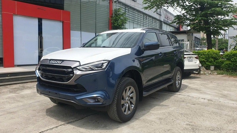 Isuzu mu-X giảm giá lên đến 240 triệu đồng tại Việt Nam