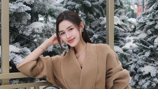 Thời trang công sở mùa Đông thanh lịch của Hoa hậu Đỗ Thị Hà