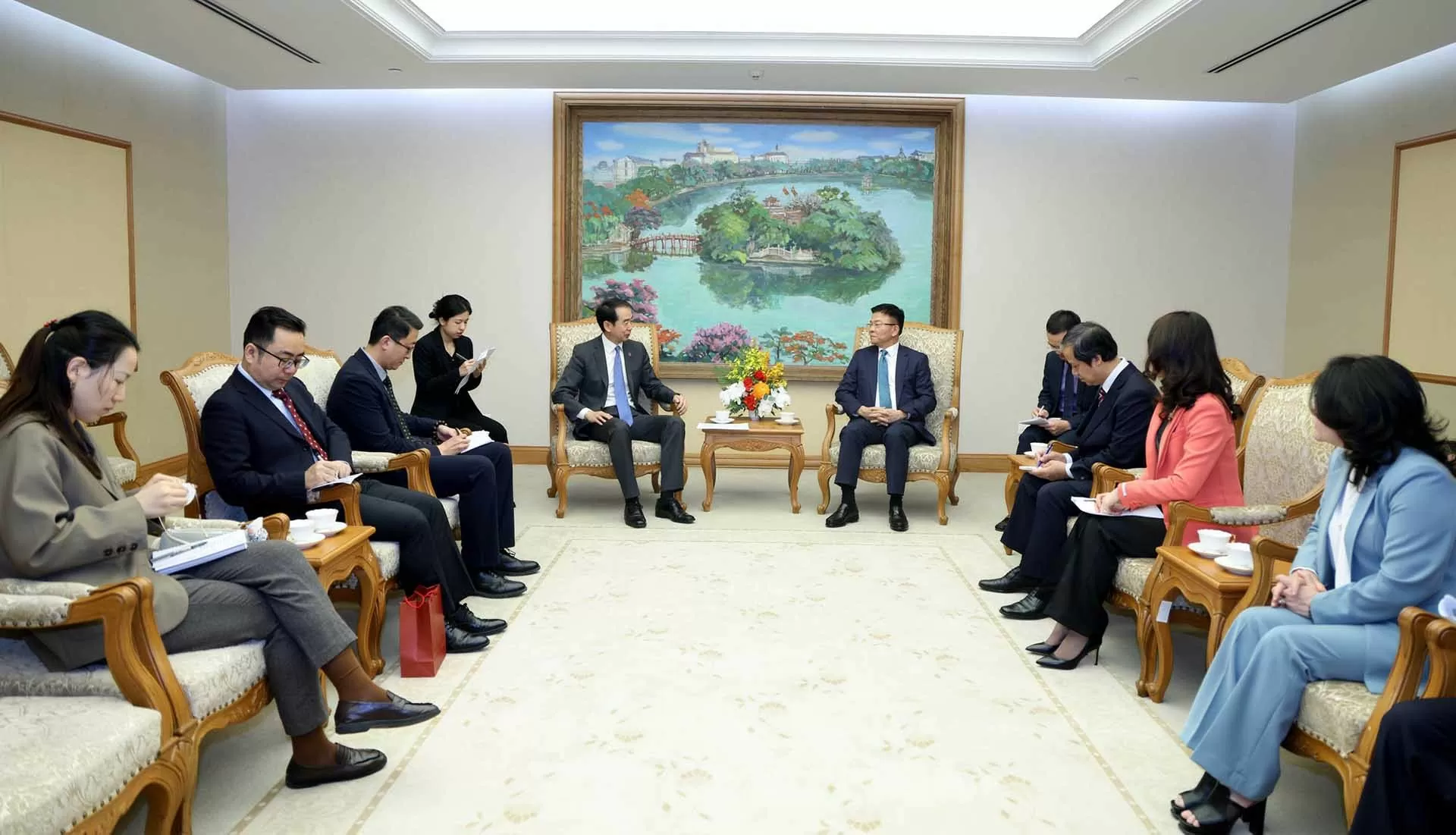 Phó Thủ tướng Lê Thành Long tiếp Đại sứ Trung Quốc tại Việt Nam Hà Vĩ Phó Thủ tướng Lê Thành Long tiếp Đại sứ Trung Quốc tại Việt Nam Hà Vĩ