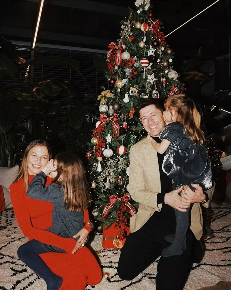 Hình ảnh sao sân cỏ thế giới vui bên gia đình đón Giáng sinh Hình ảnh sao sân cỏ thế giới vui bên gia đình đón Giáng sinh