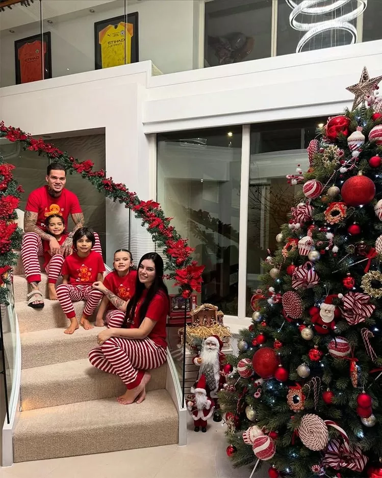 Hình ảnh sao sân cỏ thế giới vui bên gia đình đón Giáng sinh Hình ảnh sao sân cỏ thế giới vui bên gia đình đón Giáng sinh