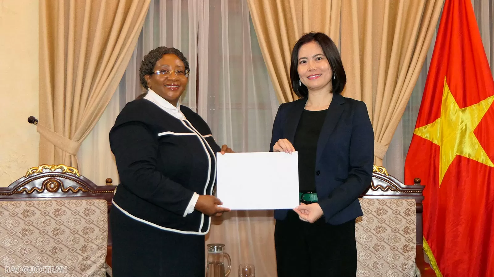 Cục Lễ tân Nhà nước tiếp nhận bản sao Ủy nhiệm thư bổ nhiệm Đại sứ của Zimbabwe tại Việt Nam Cục Lễ tân Nhà nước tiếp nhận bản sao Ủy nhiệm thư bổ nhiệm Đại sứ Zimbabwe tại Việt Nam