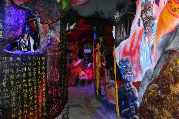 Đà Lạt: Khám phá lối trang trí độc đáo của ‘ngôi chùa ve chai’ Đà Lạt: Khám phá lối trang trí độc đáo của ‘ngôi chùa ve chai’