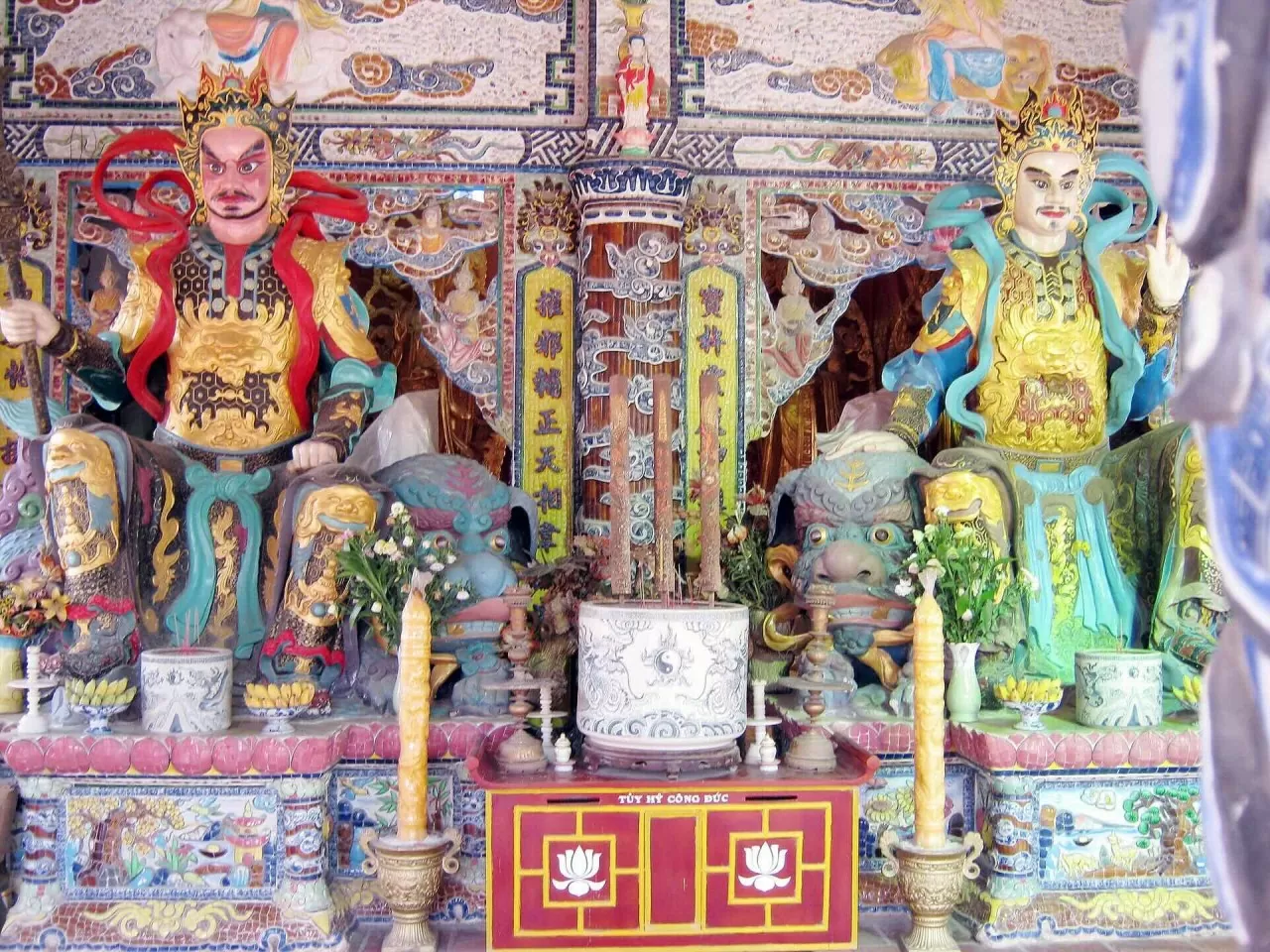 Đà Lạt: Khám phá lối trang trí độc đáo của ‘ngôi chùa ve chai’ Đà Lạt: Khám phá lối trang trí độc đáo của ‘ngôi chùa ve chai’