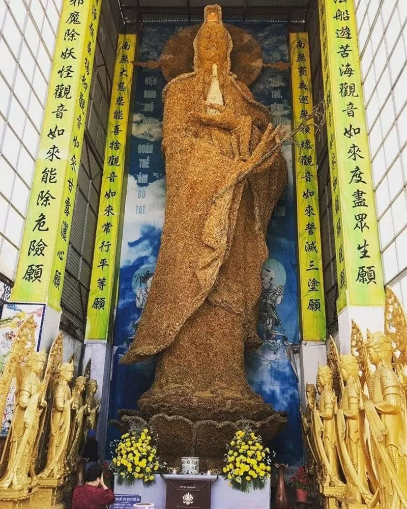 Đà Lạt: Khám phá lối trang trí độc đáo của ‘ngôi chùa ve chai’ Đà Lạt: Khám phá lối trang trí độc đáo của ‘ngôi chùa ve chai’