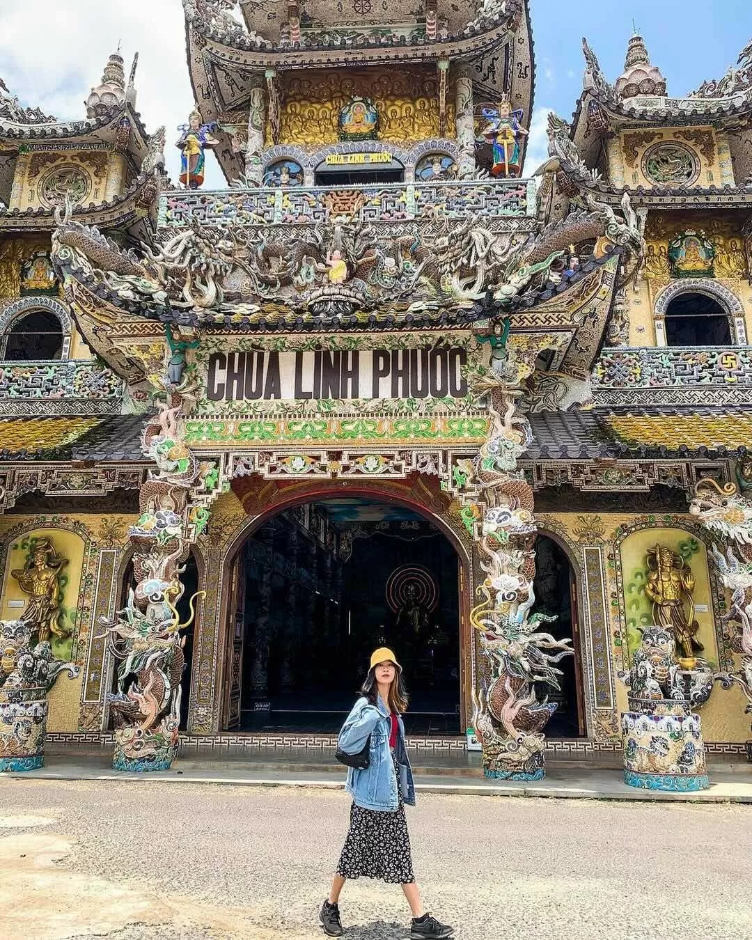 Đà Lạt: Khám phá lối trang trí độc đáo của ‘ngôi chùa ve chai’ Đà Lạt: Khám phá lối trang trí độc đáo của ‘ngôi chùa ve chai’