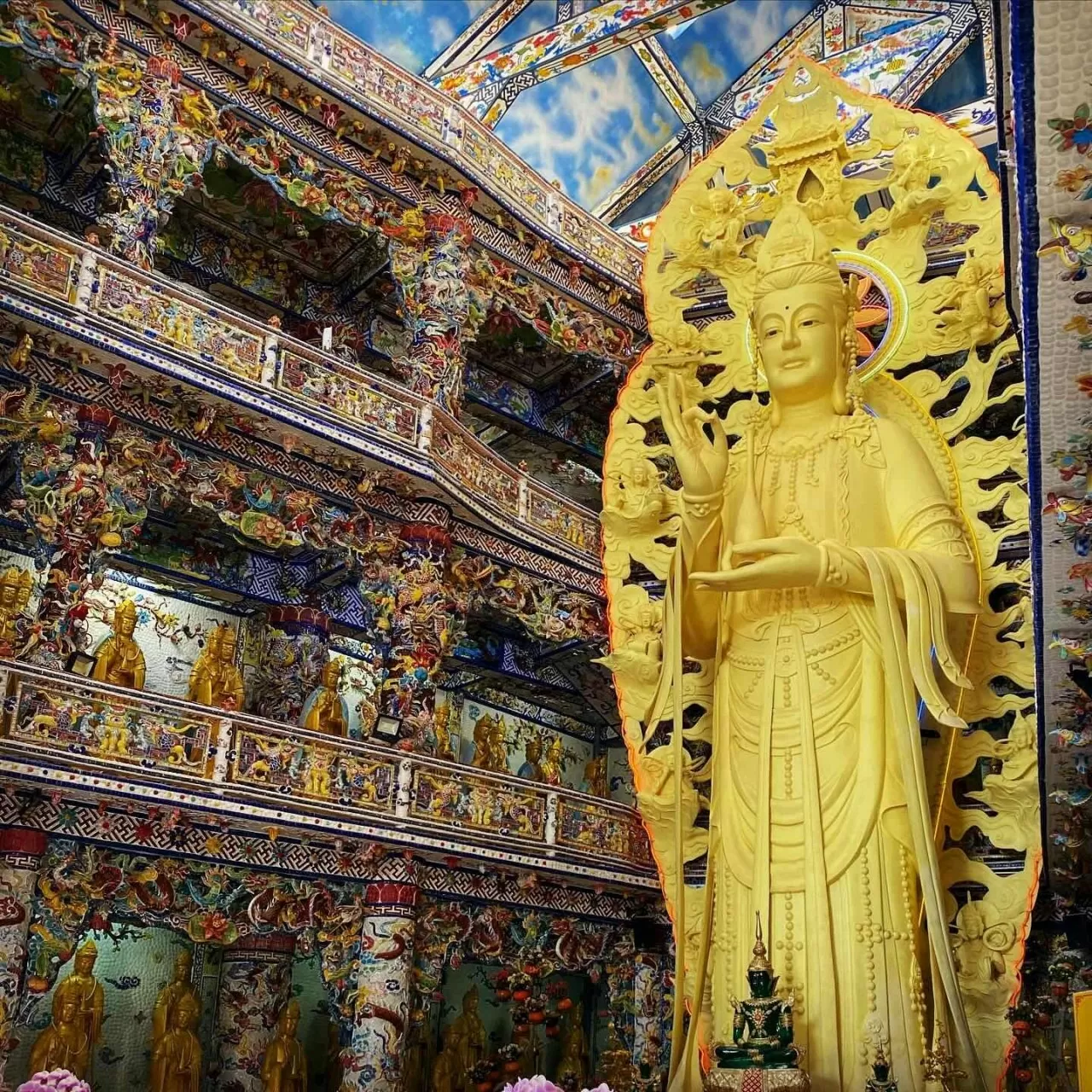 Đà Lạt: Khám phá lối trang trí độc đáo của ‘ngôi chùa ve chai’ Đà Lạt: Khám phá lối trang trí độc đáo của ‘ngôi chùa ve chai’