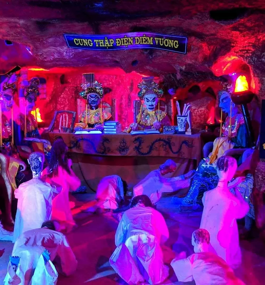 Đà Lạt: Khám phá lối trang trí độc đáo của ‘ngôi chùa ve chai’ Đà Lạt: Khám phá lối trang trí độc đáo của ‘ngôi chùa ve chai’