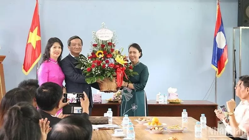 Đất nước Lào - quê hương thứ hai, thắm tình đồng chí anh em Đất nước Lào - quê hương thứ hai, thắm tình đồng chí anh em