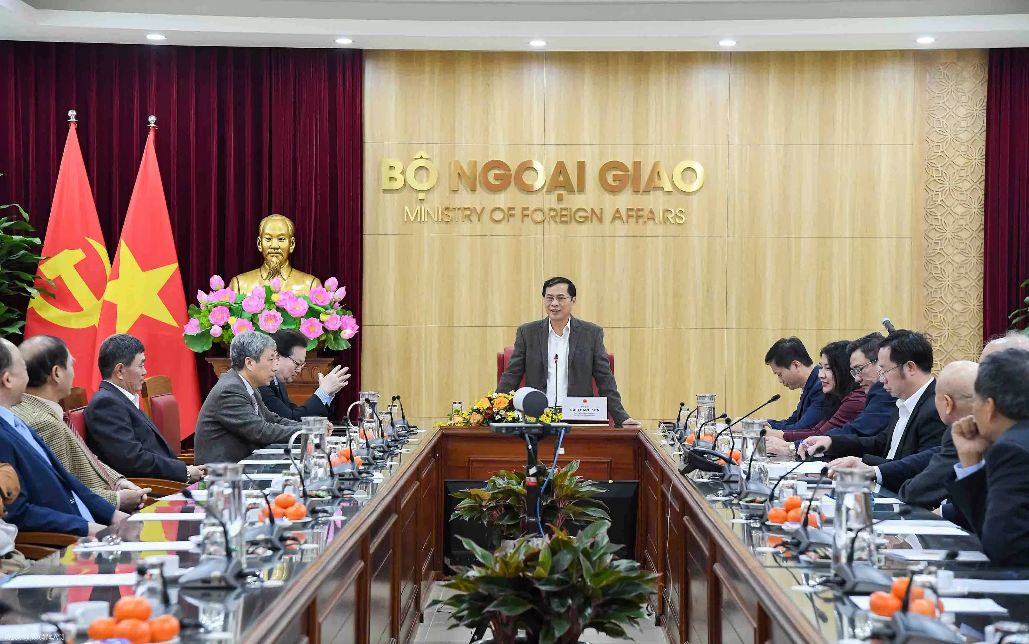 Phó Thủ tướng, Bộ trưởng Bùi Thanh Sơn gặp mặt công chức, viên chức nghỉ hưu năm 2024 Phó Thủ tướng, Bộ trưởng Bùi Thanh Sơn gặp mặt công chức, viên chức nghỉ hưu năm 2024