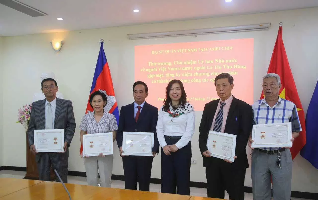 Thứ trưởng Lê Thị Thu Hằng làm việc tại Campuchia, thăm hỏi cộng đồng người gốc Việt Thứ trưởng Lê Thị Thu Hằng làm việc tại Campuchia, thăm hỏi cộng đồng người gốc Việt