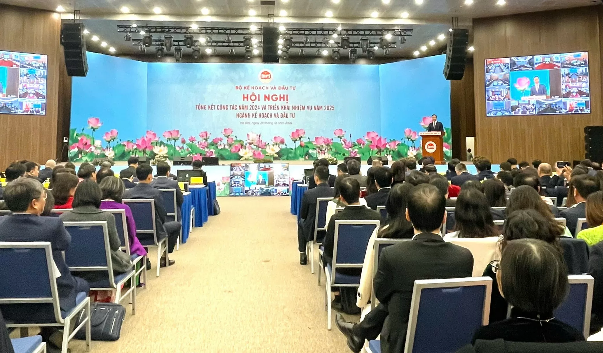 Toàn cảnh Hội nghị tổng kết công tác năm 2024 và triển khai nhiệm vụ năm 2025 của ngành Kế hoạch và Đầu tư. (Ảnh: Gia Thành) Toàn cảnh Hội nghị tổng kết công tác năm 2024 và triển khai nhiệm vụ năm 2025 của ngành Kế hoạch và Đầu tư. (Ảnh: Gia Thành)