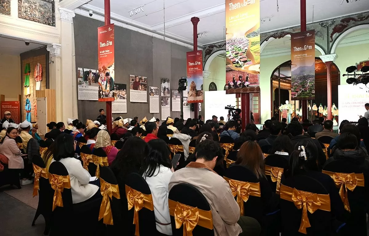 Giới thiệu di sản văn hóa phi vật thể gắn với phát triển du lịch vùng đồng bào dân tộc Giới thiệu di sản văn hóa phi vật thể gắn với phát triển du lịch vùng đồng bào dân tộc