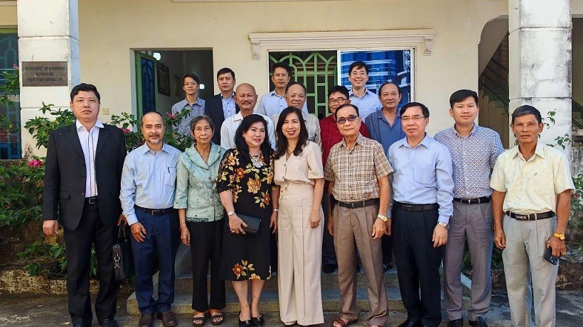 Thứ trưởng Lê Thị Thu Hằng gặp gỡ bà con gốc Việt tại khu vực Tây Nam Campuchia