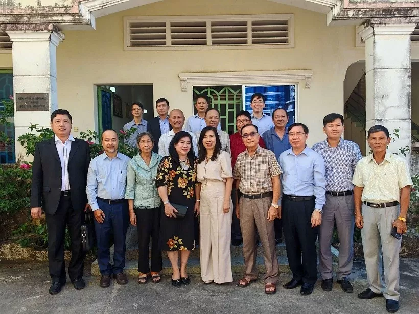 Thứ trưởng Lê Thị Thu Hằng gặp gỡ bà con gốc Việt tại khu vực Tây Nam Campuchia Thứ trưởng Lê Thị Thu Hằng gặp gỡ bà con gốc Việt tại khu vực Tây Nam Campuchia