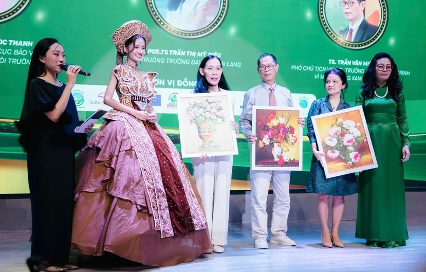 Hoa hậu Nguyễn Thanh Hà trình diễn thời trang tái chế, lan tỏa thông điệp bảo vệ môi trường Hoa hậu Nguyễn Thanh Hà trình diễn thời trang tái chế, lan tỏa thông điệp bảo vệ môi trường