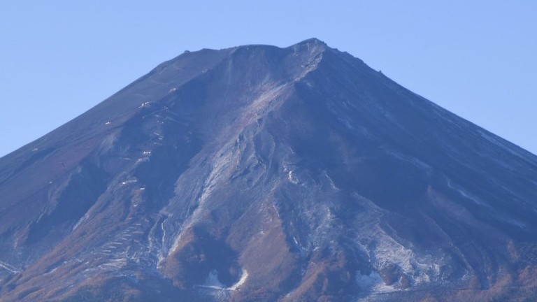 Trái đất ấm lên, một thành phố dưới chân núi Phú Sĩ mất một tháng mùa Đông
