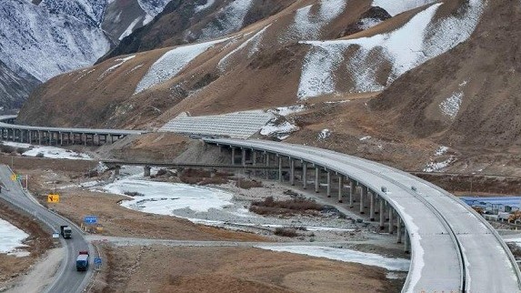 Hoàn thành đường hầm cao tốc xuyên núi dài nhất thế giới tại Trung Quốc