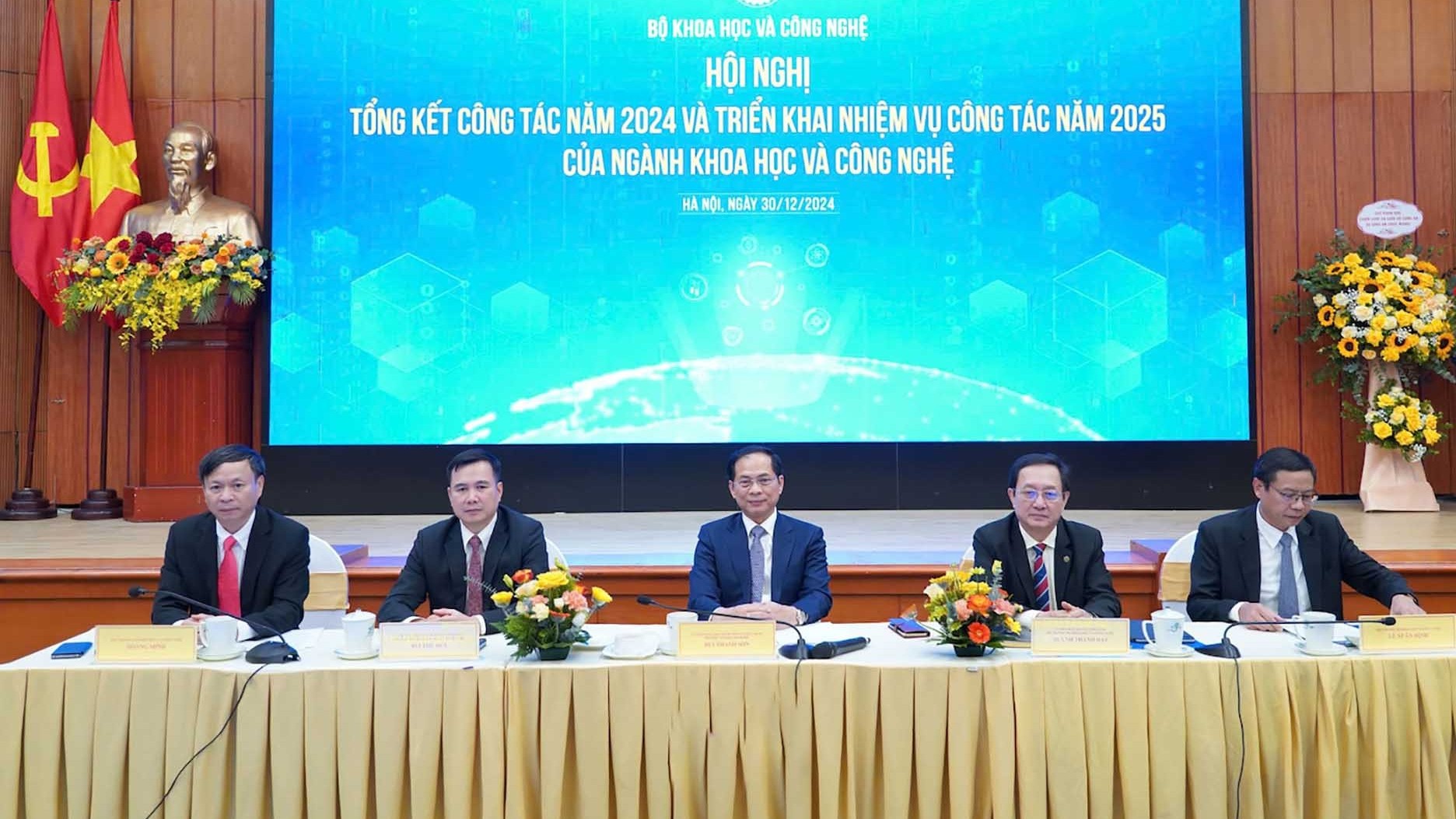Dành ưu tiên cao nhất cho công tác hoàn thiện thể chế chính sách về khoa học, công nghệ, đổi mới sáng tạo