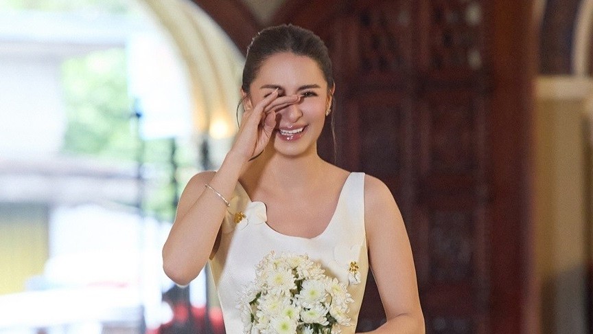 Kỷ niệm 10 năm ngày cưới, mỹ nhân Marian Rivera diện đầm của nhà thiết kế Việt