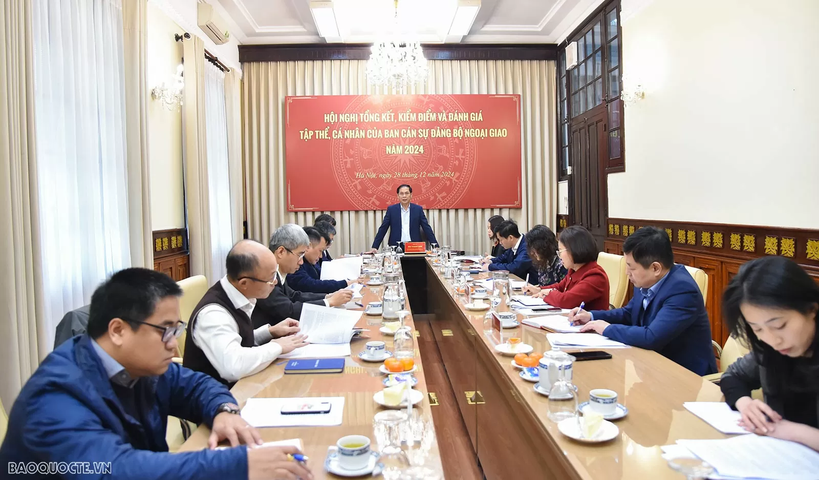 Đồng chí Bùi Thanh Sơn, Ủy viên Trung ương Đảng, Phó Thủ tướng Chính phủ, Bí thư Ban cán sự đảng, Bộ trưởng Bộ Ngoại giao chủ trì Hội nghị Hội nghị tổng kết, kiểm điểm, đánh giá công tác của Ban cán sự đảng Bộ Ngoại giao năm 2024. (Ảnh: Tuấn Anh) Đồng chí Bùi Thanh Sơn, Ủy viên Trung ương Đảng, Phó Thủ tướng Chính phủ, Bí thư Ban cán sự đảng, Bộ trưởng Bộ Ngoại giao chủ trì Hội nghị Hội nghị tổng kết, kiểm điểm, đánh giá công tác của Ban cán sự đảng Bộ Ngoại giao năm 2024. (Ảnh: Tuấn Anh)