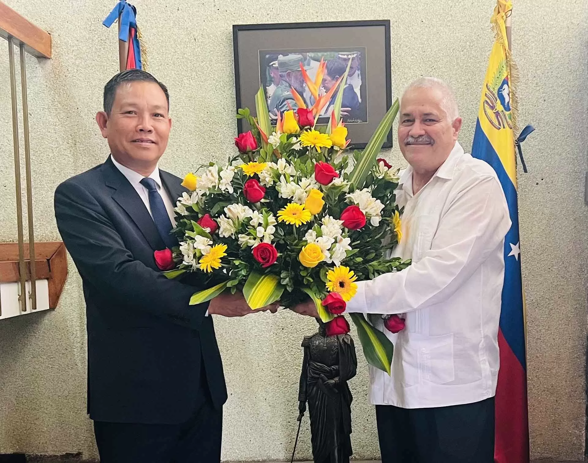 Đại sứ quán Việt Nam tại Venezuela chúc mừng Quốc khánh Cuba Đại sứ quán Việt Nam tại Venezuela chúc mừng Quốc khánh Cuba