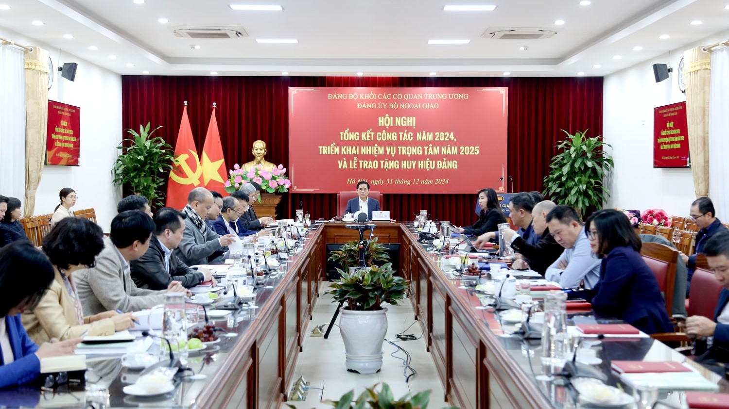 Đảng ủy Bộ Ngoại giao tổ chức Hội nghị Tổng kết công tác năm 2024 và triển khai nhiệm vụ trọng tâm năm 2025
