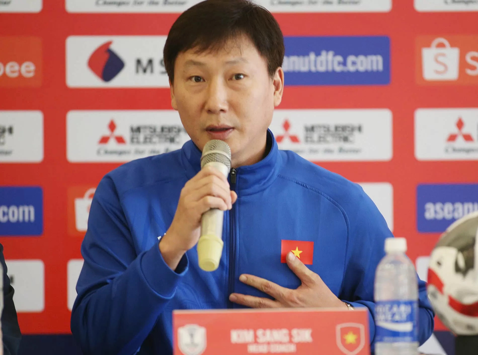 HLV Kim Sang Sik: Thái Lan là ngọn núi lớn nhưng không có ngọn núi nào Việt Nam không thể vượt qua! HLV Kim Sang Sik: Thái Lan là ngọn núi lớn nhưng không có ngọn núi nào Việt Nam không thể vượt qua!