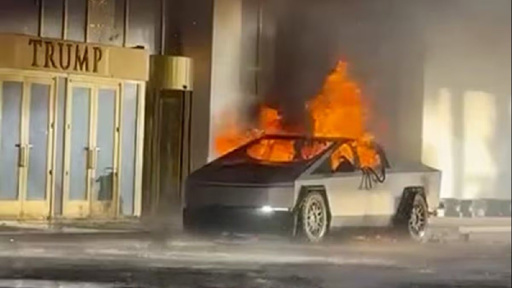 Mỹ xảy ra loạt vụ việc đẫm máu ngày đầu Năm mới: Xả súng tại New York, nổ xe Tesla ở Las Vegas và khủng bố tại New Orleans liệu có liên quan?