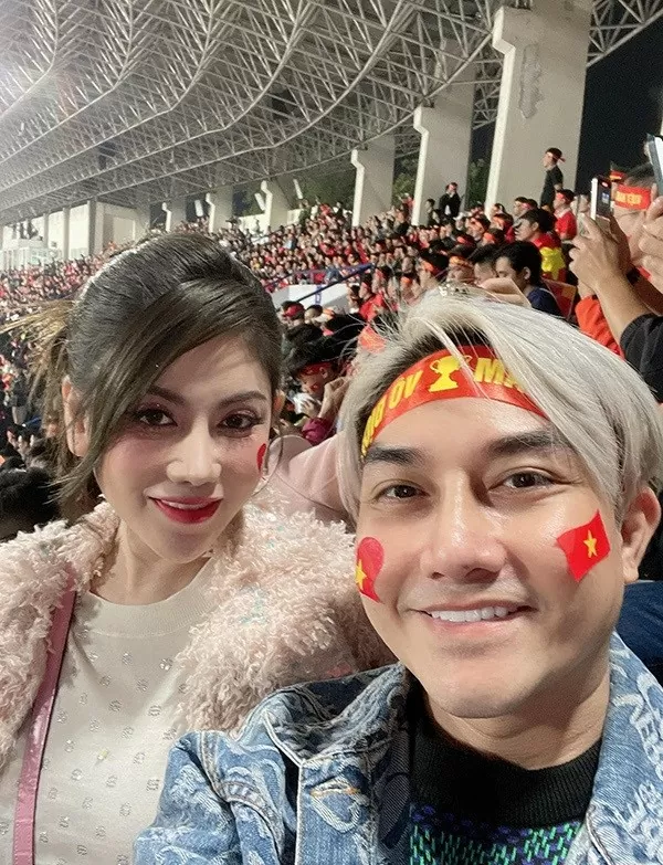 Hoa hậu Thùy Tiên mừng đội tuyển Việt Nam Hoa hậu Thùy Tiên mừng đội tuyển Việt Nam