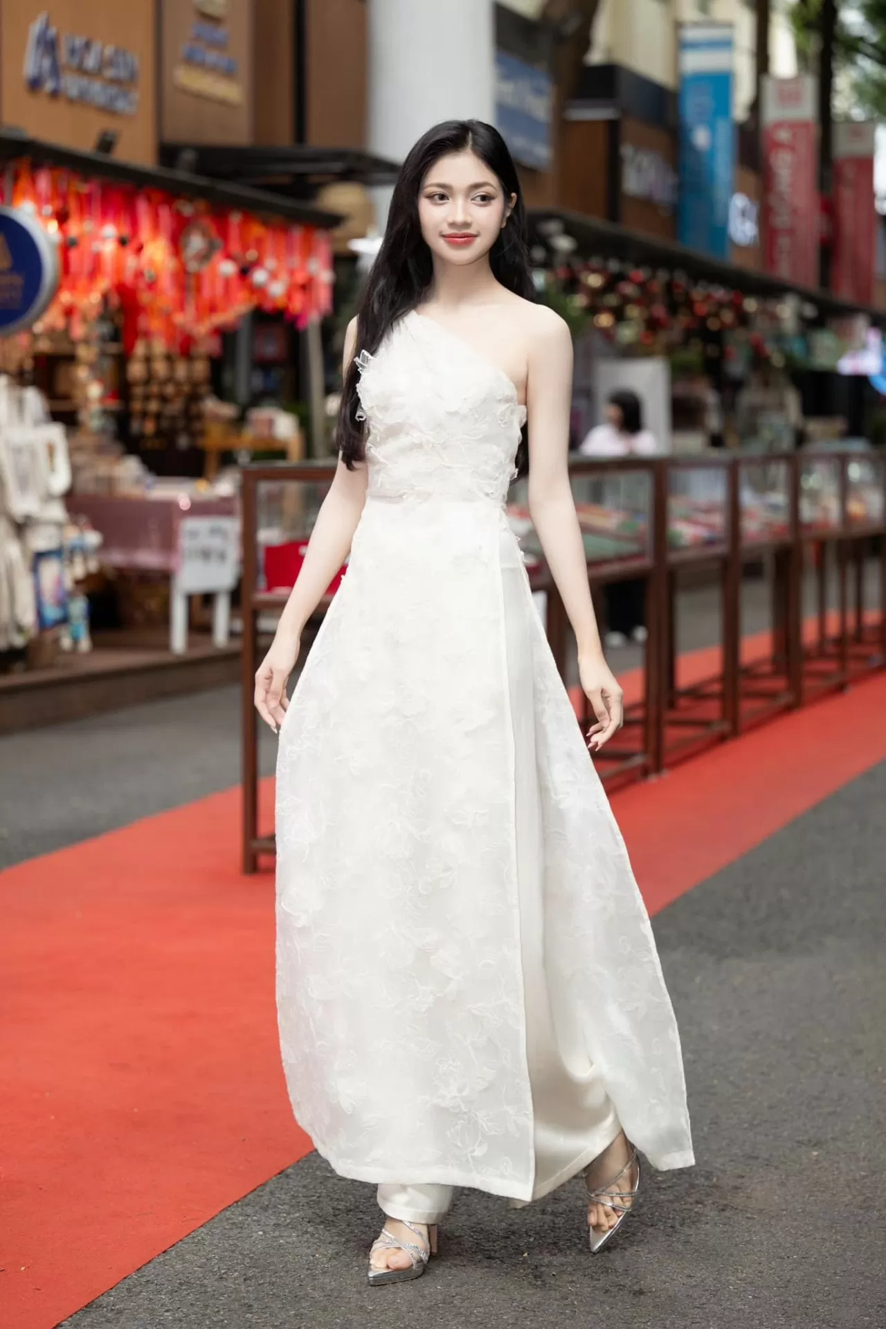 Á hậu Huỳnh Minh Kiên Á hậu Huỳnh Minh Kiên