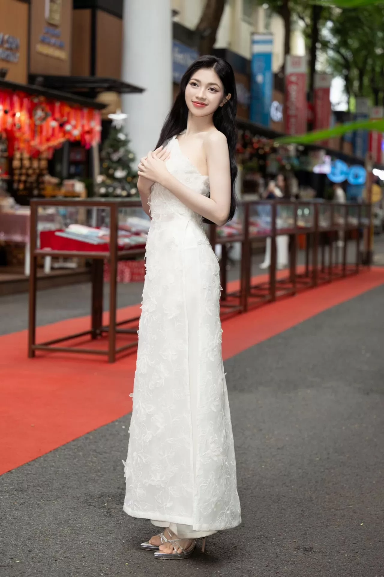 Á hậu Huỳnh Minh Kiên Á hậu Huỳnh Minh Kiên