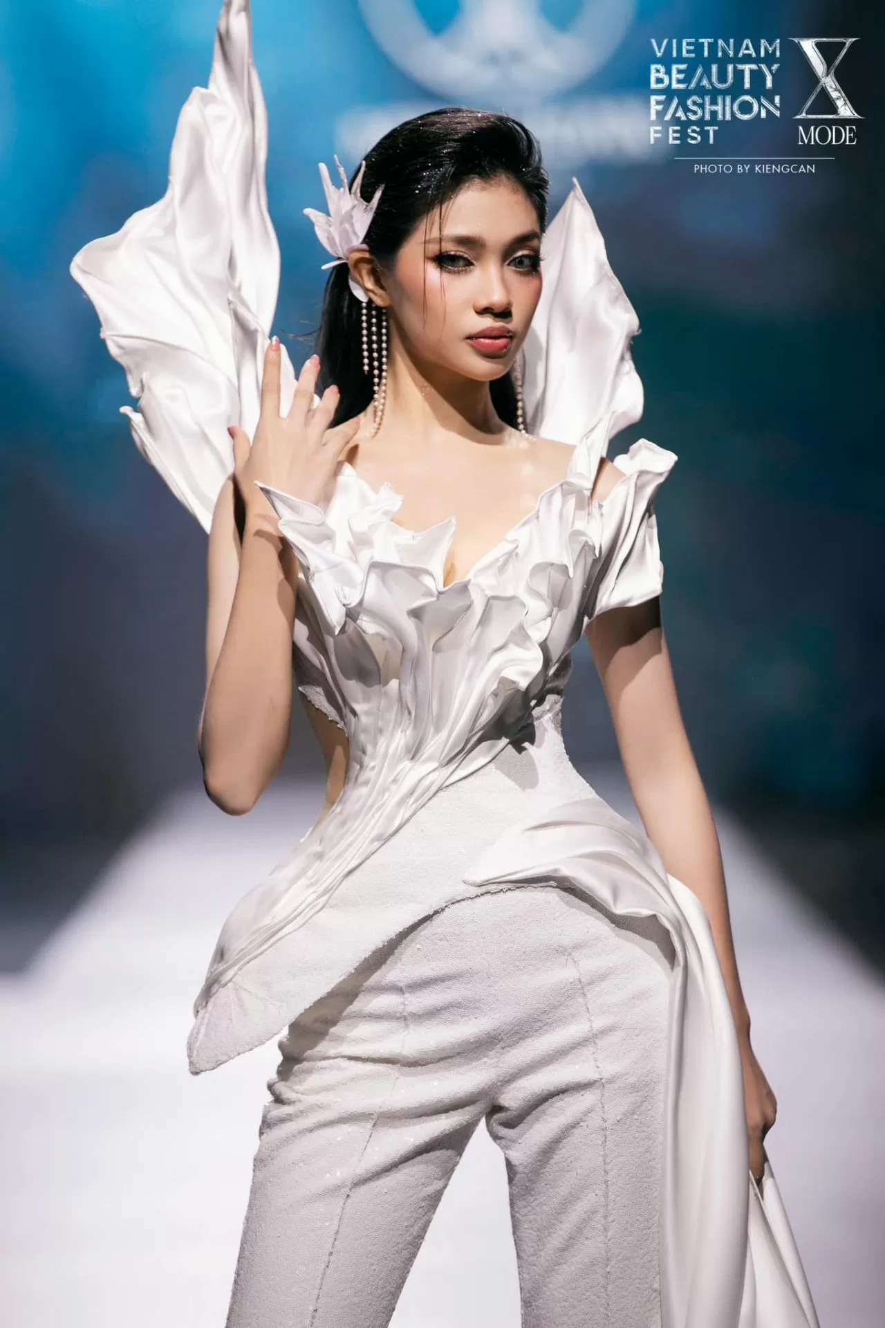 Á hậu Huỳnh Minh Kiên Á hậu Huỳnh Minh Kiên