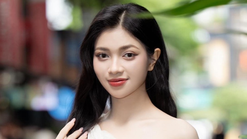 Á hậu Huỳnh Minh Kiên gây ấn tượng bởi nét đẹp tự nhiên