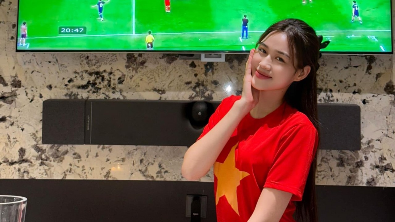 Đỗ Thị Hà, Trấn Thành, Đỗ Mỹ Linh... cổ vũ đội tuyển Việt Nam ở chung kết ASEAN Cup