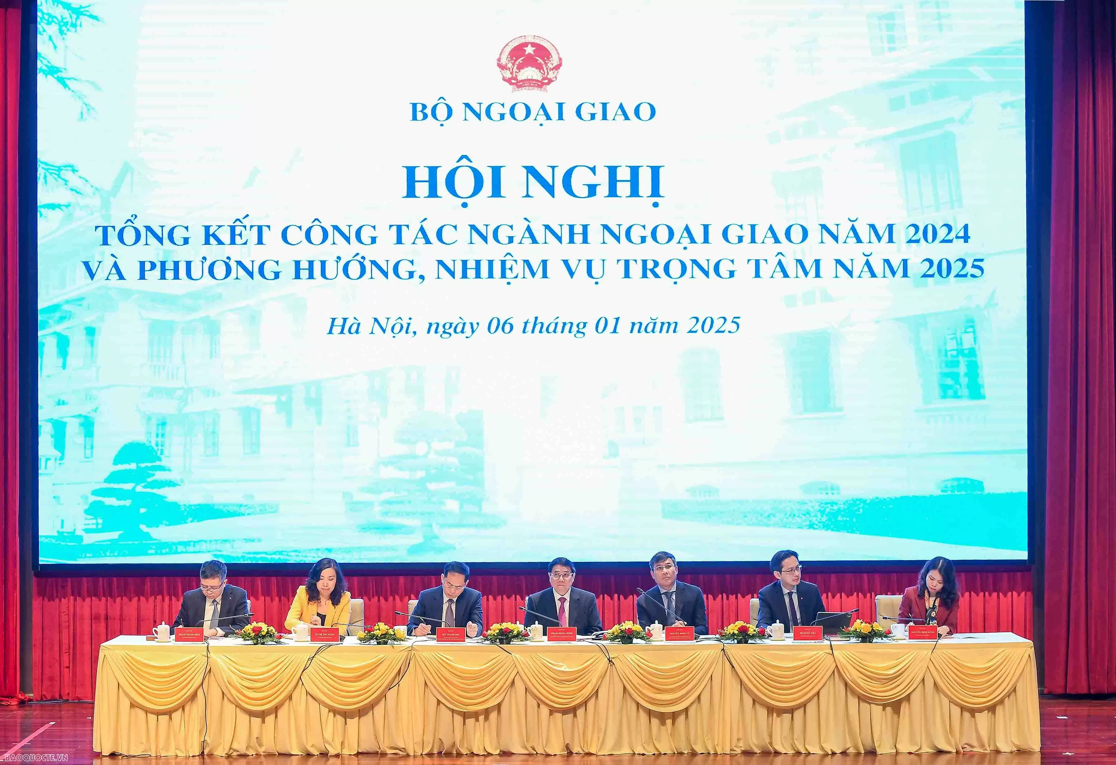 Phát huy mạnh mẽ vai trò tiên phong, trọng yếu, thường xuyên của Ngoại giao Việt Nam Phát huy mạnh mẽ vai trò tiên phong, trọng yếu, thường xuyên của Ngoại giao Việt Nam