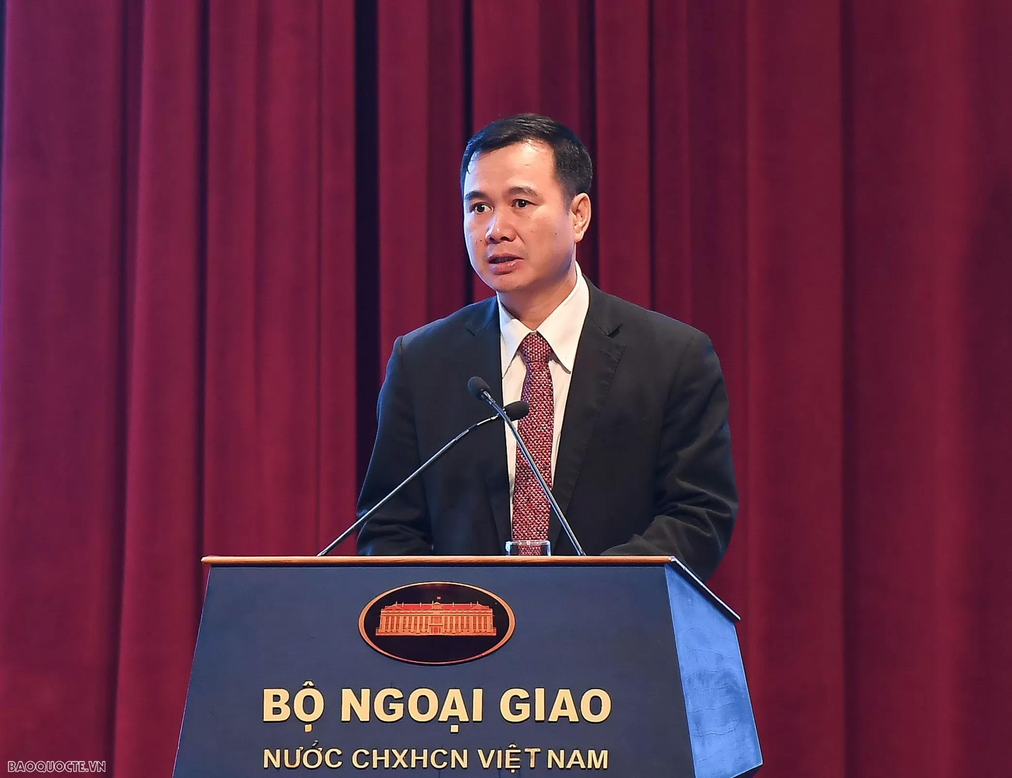 Phát huy mạnh mẽ vai trò tiên phong, trọng yếu, thường xuyên của Ngoại giao Việt Nam Phát huy mạnh mẽ vai trò tiên phong, trọng yếu, thường xuyên của Ngoại giao Việt Nam