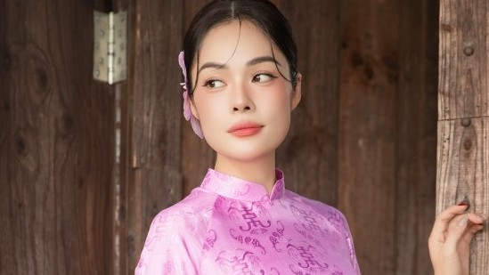 Diễn viên Dương Cẩm Lynh đẹp nền nã trong các thiết kế áo dài