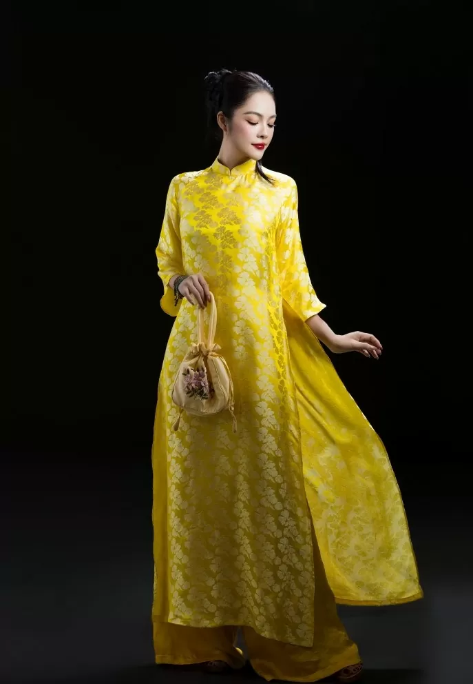 Diễn viên Dương Cẩm Lynh đẹp nền nã trong tà áo dài Diễn viên Dương Cẩm Lynh đẹp nền nã trong tà áo dài