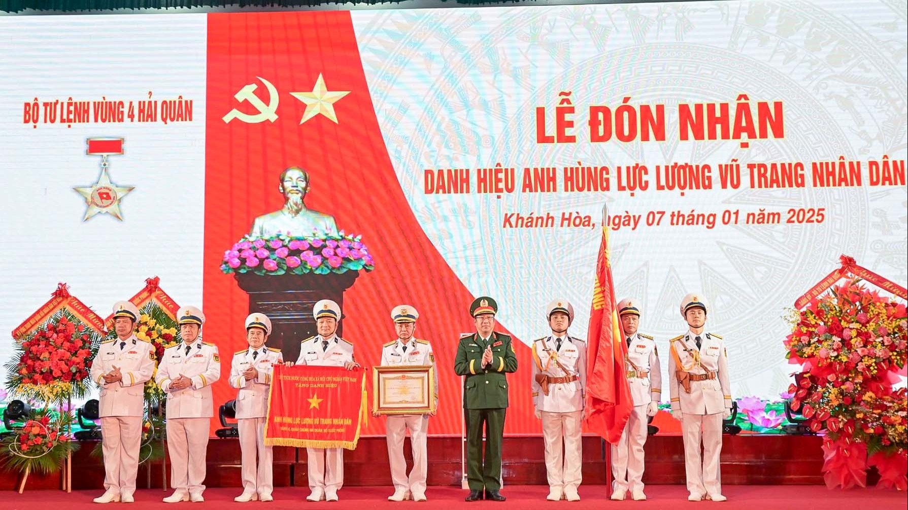 Vùng 4 Hải quân đón nhận danh hiệu Anh hùng lực lượng vũ trang nhân dân